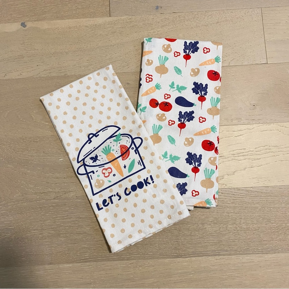 3/$10 🌸 NWOT Tea Towel Set